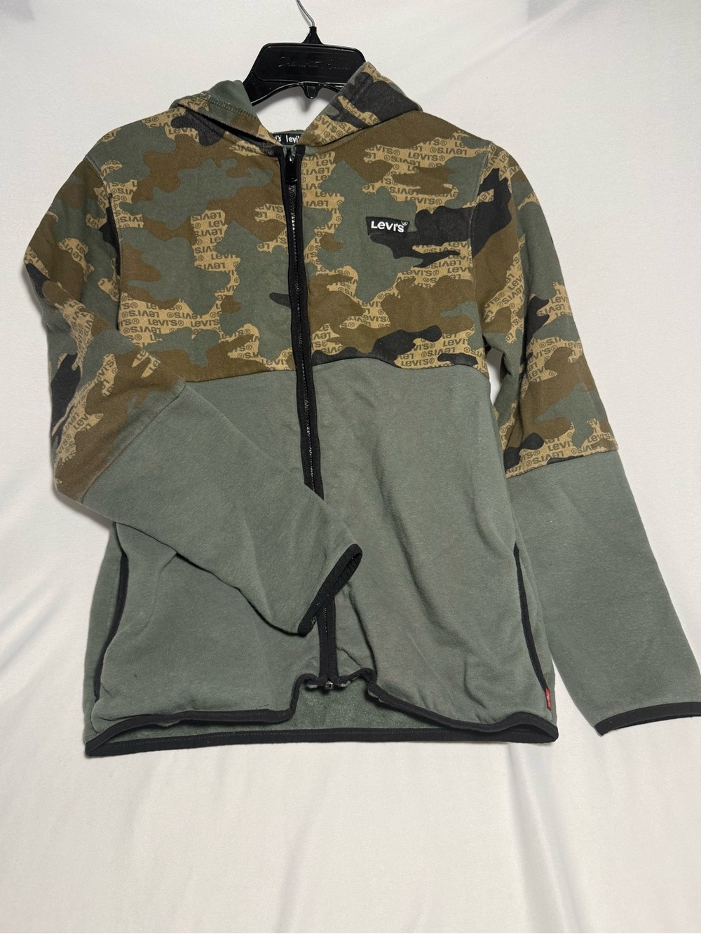 Levi's Boys Olive & Brown Camo Zip Hoodie. Size Large